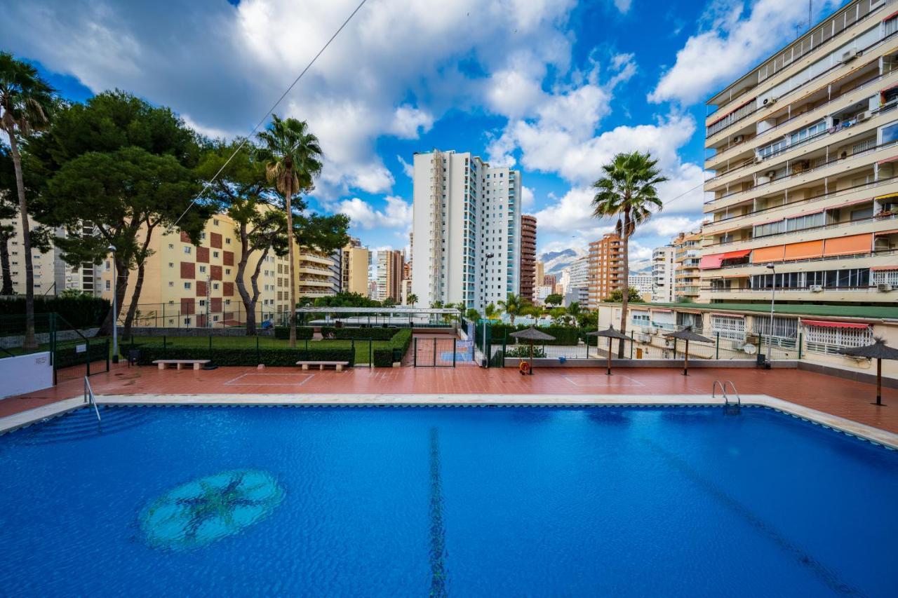 Beautiful Parque Loix 4 Bedroom Apartment Shared Pool, Tennis Court Benidorm Exterior photo