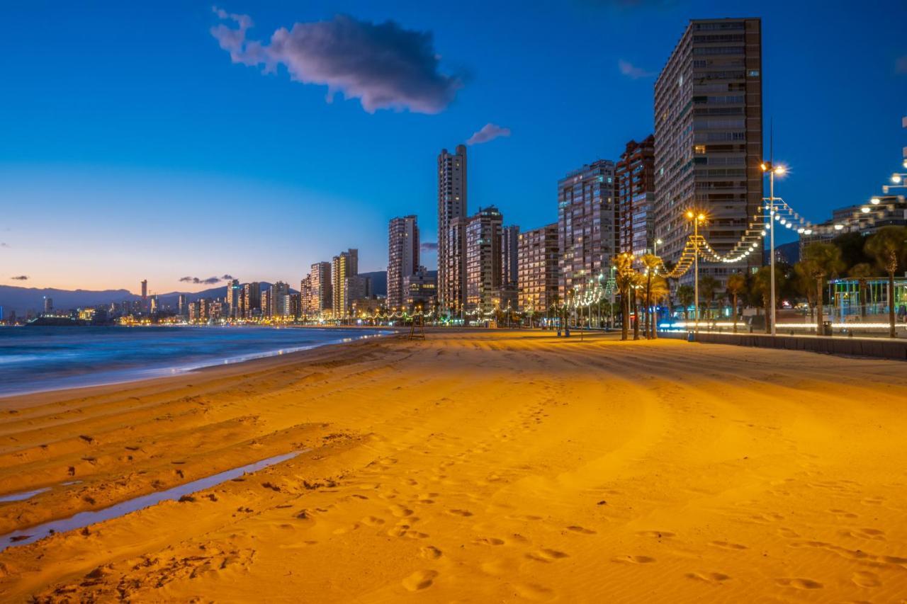 Beautiful Parque Loix 4 Bedroom Apartment Shared Pool, Tennis Court Benidorm Exterior photo
