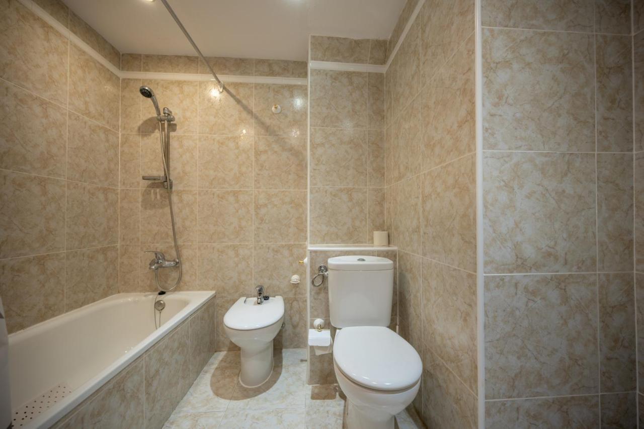 Beautiful Parque Loix 4 Bedroom Apartment Shared Pool, Tennis Court Benidorm Exterior photo